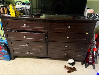Cabinet $15