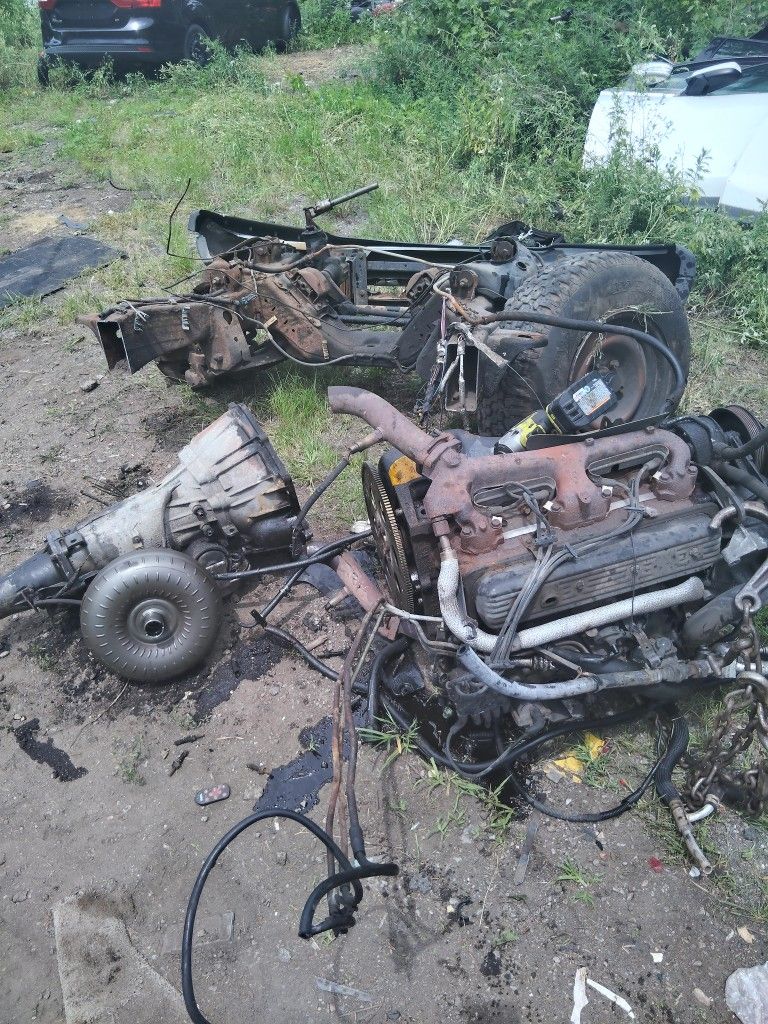 5.7 Engine Pulled From GMC Safara