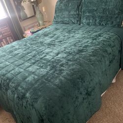 New Queen Set Velvet  Quilt