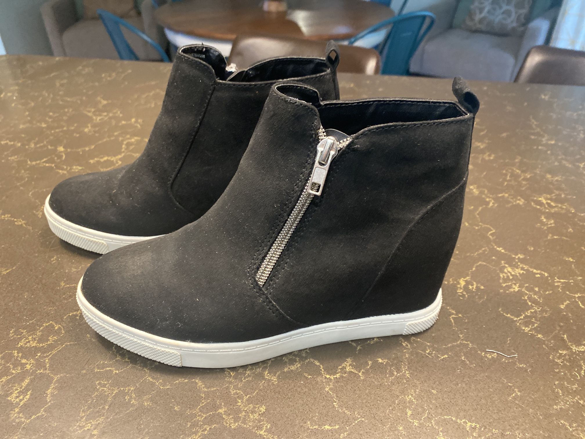 Girls Wedge Bootie Sneakers - Size 5