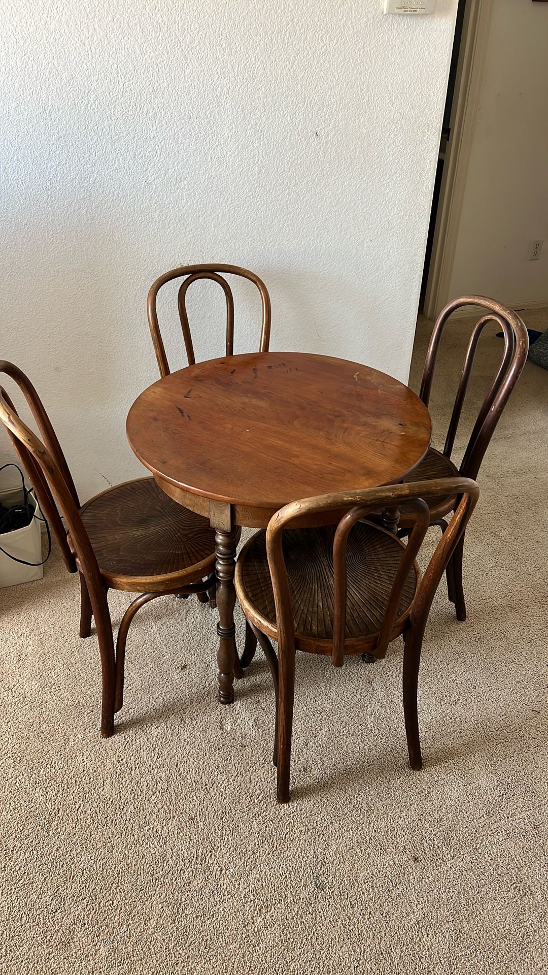 Table & Chairs