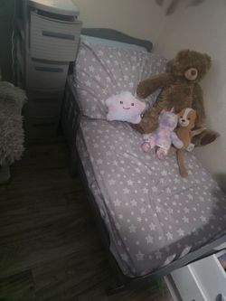 Toddler bed