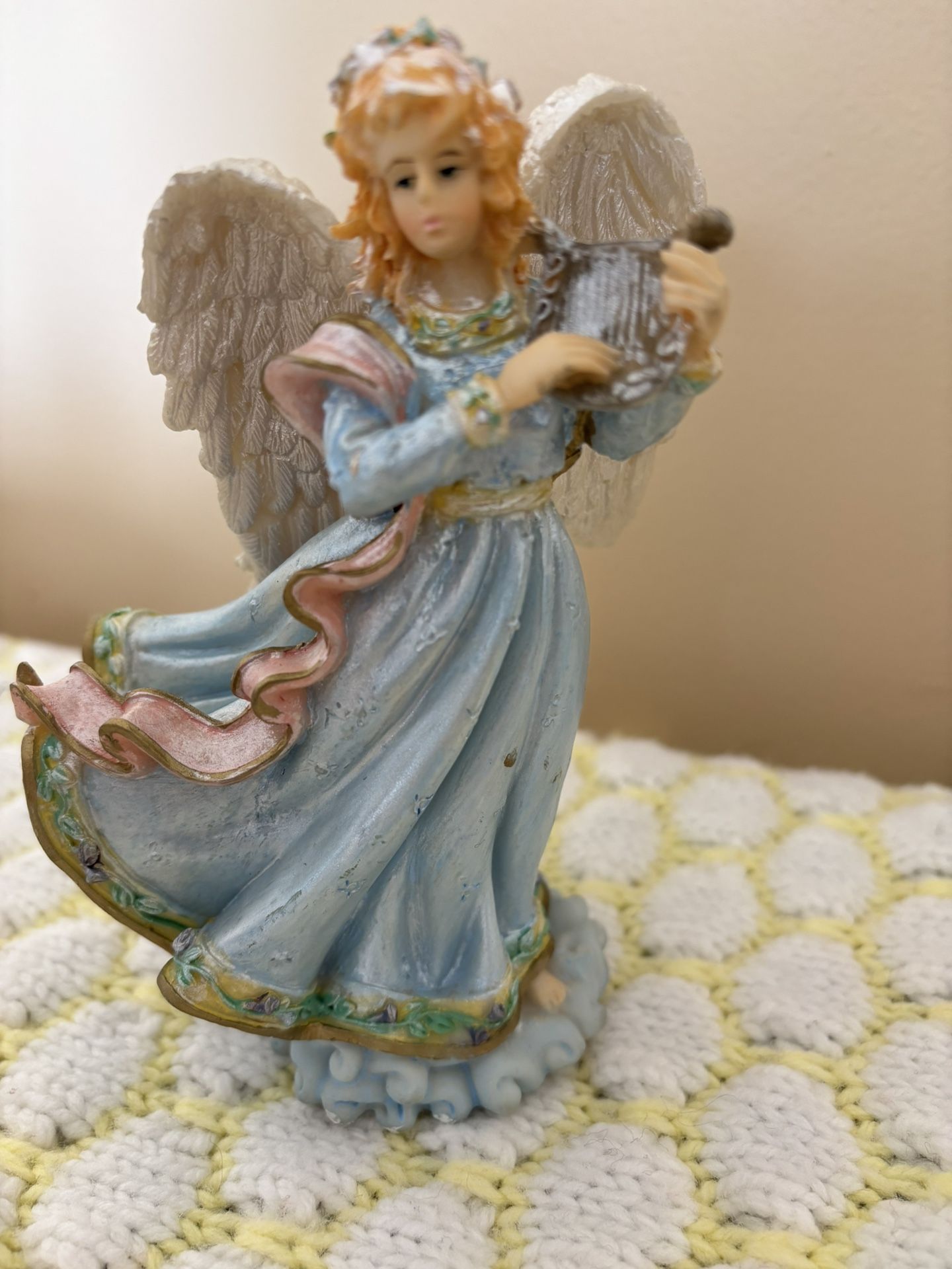 Angel with Violin Avery Creations Alabastrite 6" x 4 3/4" x 4" Pearlized
