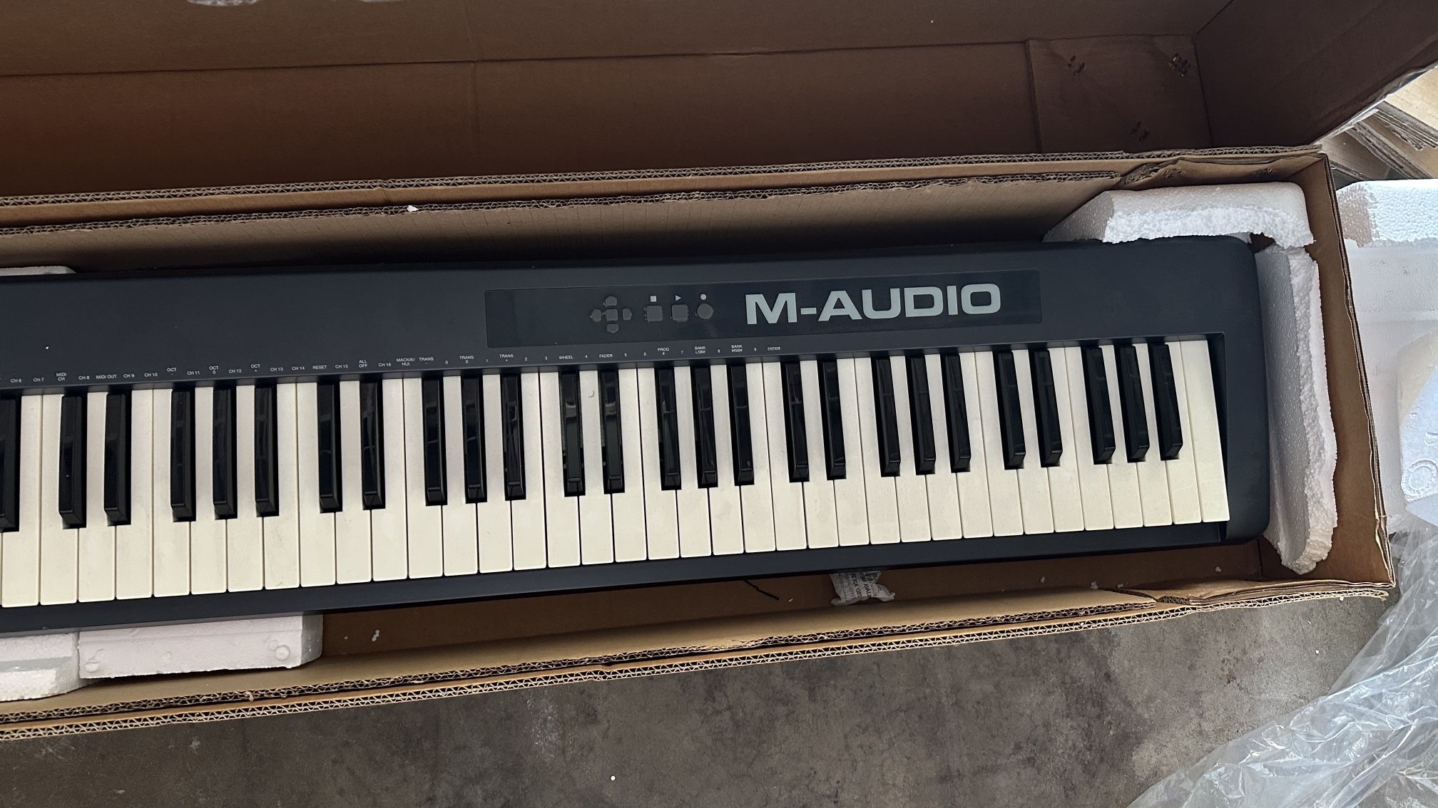 M-Audio Keystation 88 MIDI keyboard controller Piano