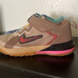 Tune Squad Nikes. Youth 2. Women 4. 