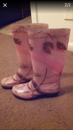 Pink camo rain boots