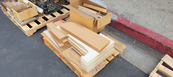 Acrylic block / Plexiglass 
Assorted 2" thick pallet