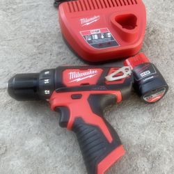 Milwaukee M12 Cordless 3/8 in. Drill/Driver 