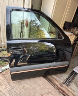 99-06 Chevy gmc front doors