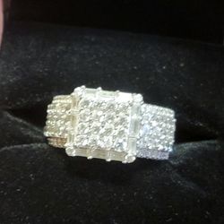 heavy sterling silver women's ring size 8
was 249.00 at kohls excellent condition