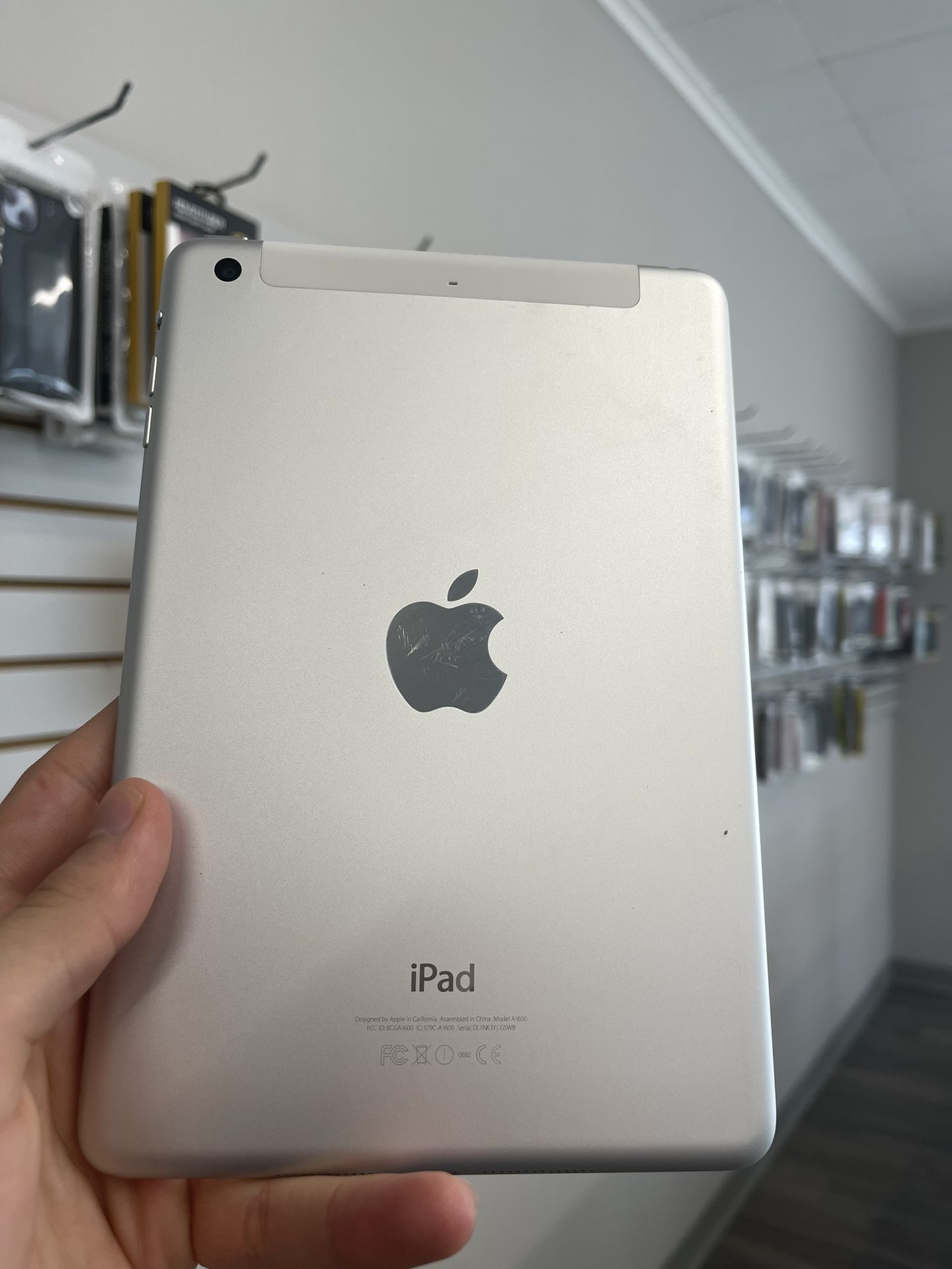 Apple Ipad Mini 3 Cellular + Wifi 16gb for Sale in Yalesville, CT
