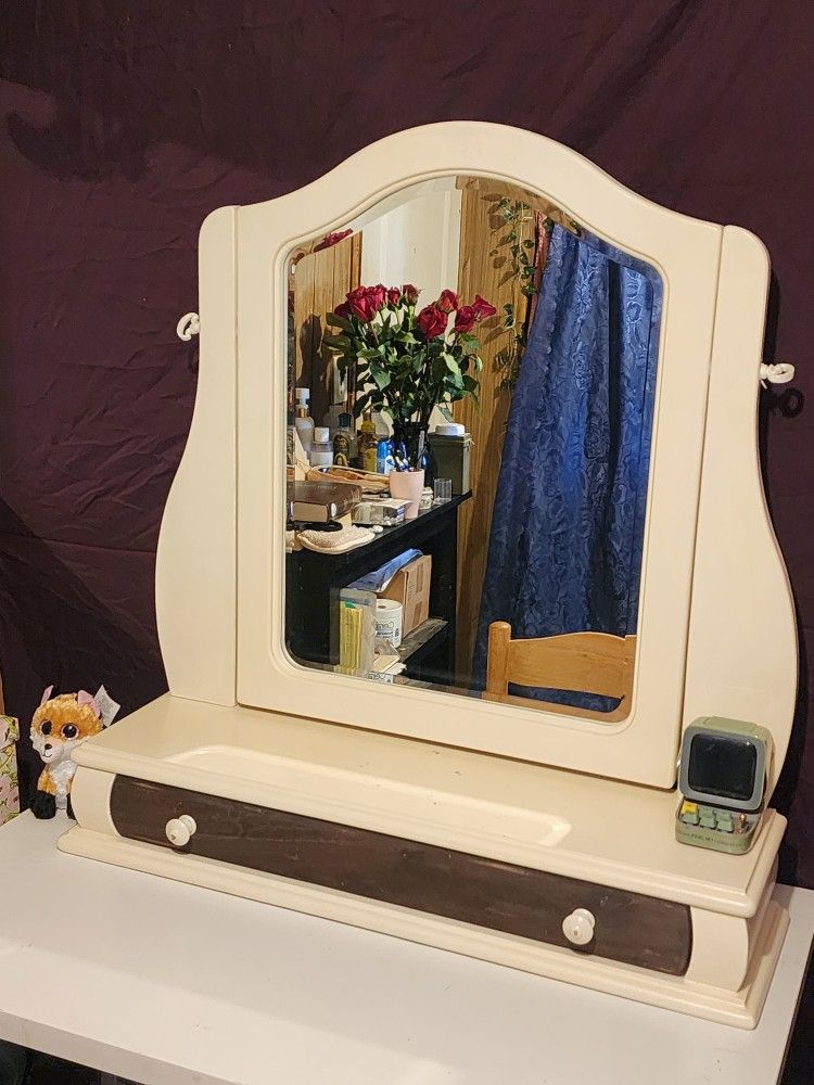 Vintage Makeup Vanity