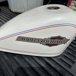 Harley Davidson Sportster Gas Tank Peanut 2.5 Gallons(comes Off 91 Sportster )