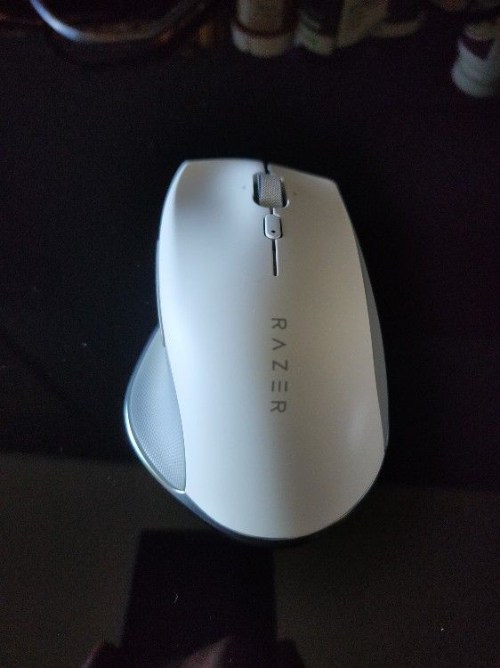 Razer Pro Click Wireless/Bluetooth Rechargeable Ergonomic Mouse