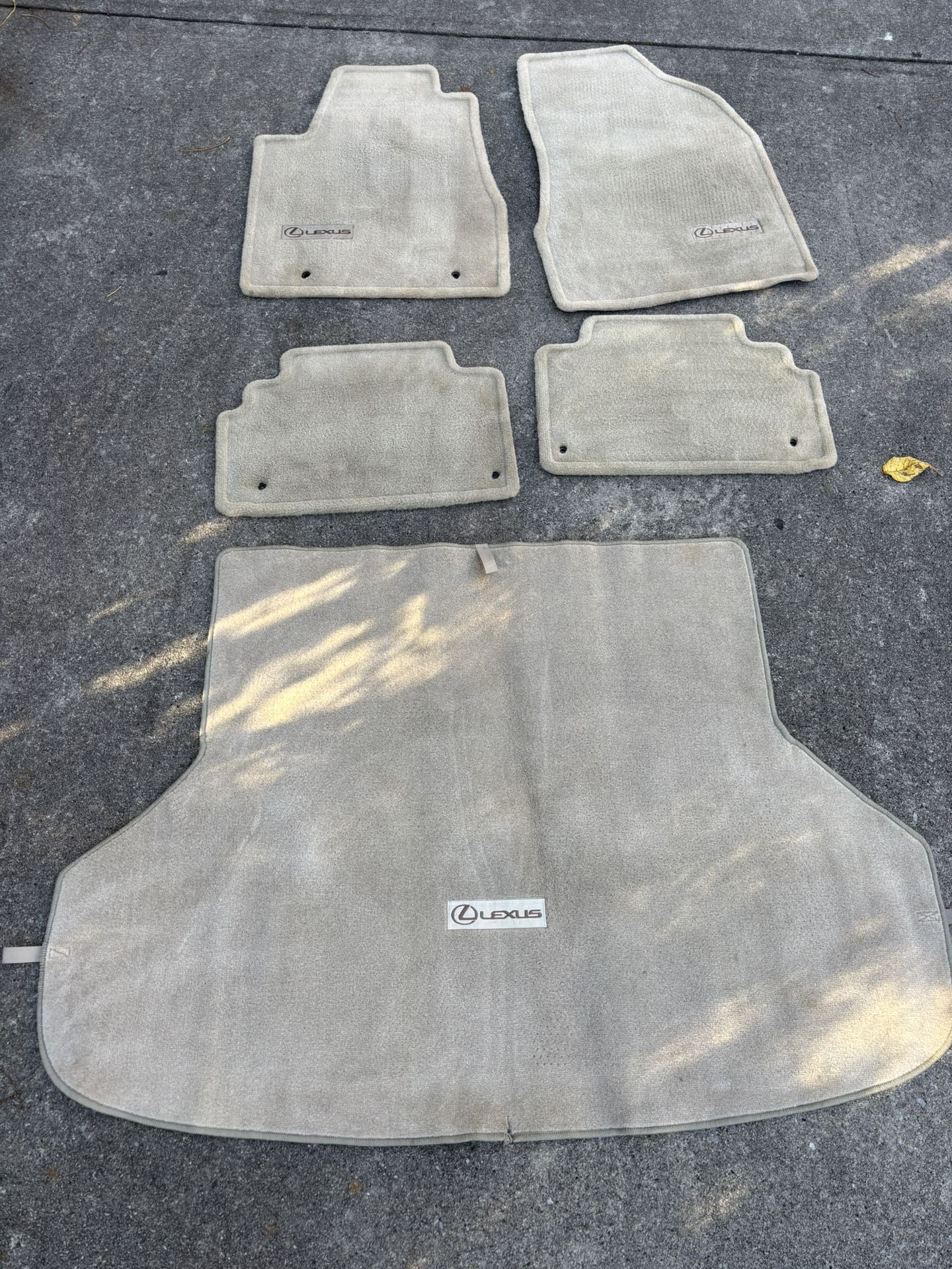 Lexus/Toyota OEM Carpet Mats 5 Piece Set 04-09 RX330/350/400h Highlander