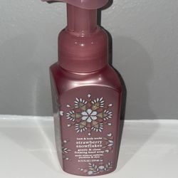 New Bath & Body Works STRAWBERRY SNOWFLAKE Foaming Hand Soap