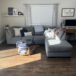 Sectional With Queen Size Pull Out Bed And Ottoman 