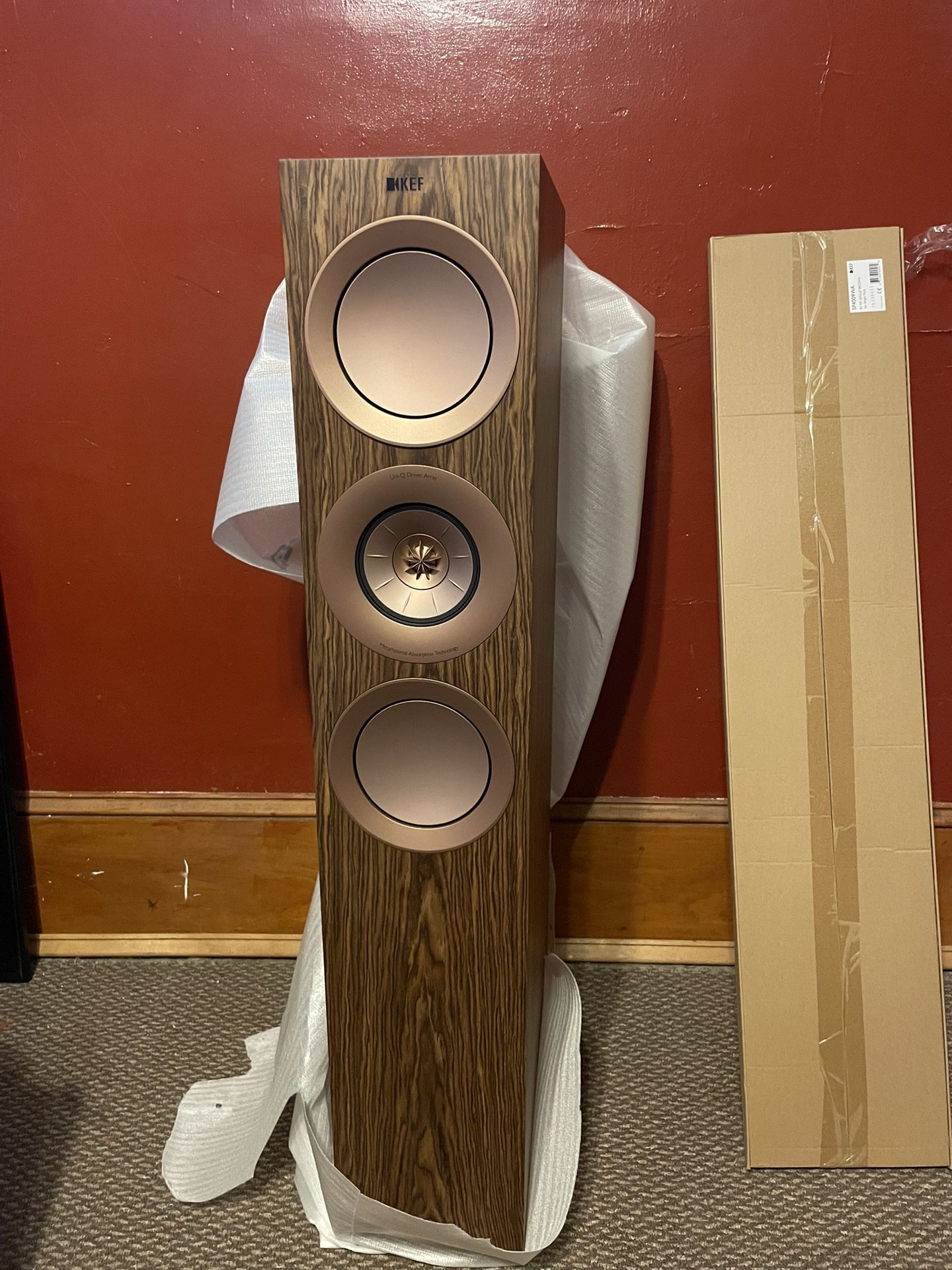 KEF R7 Meta Walnut Standing Speaker Brand New Open Box