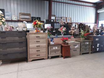 Dressers and Nightstands/ Cajonéras y Burós