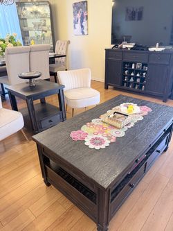 Coffee table and 2 side tables matching