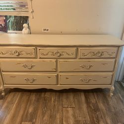 Girls Dresser