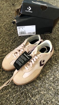 Brand new women’s size 6 converse