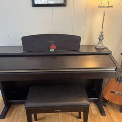 Yamaha YDP 223 digital piano
