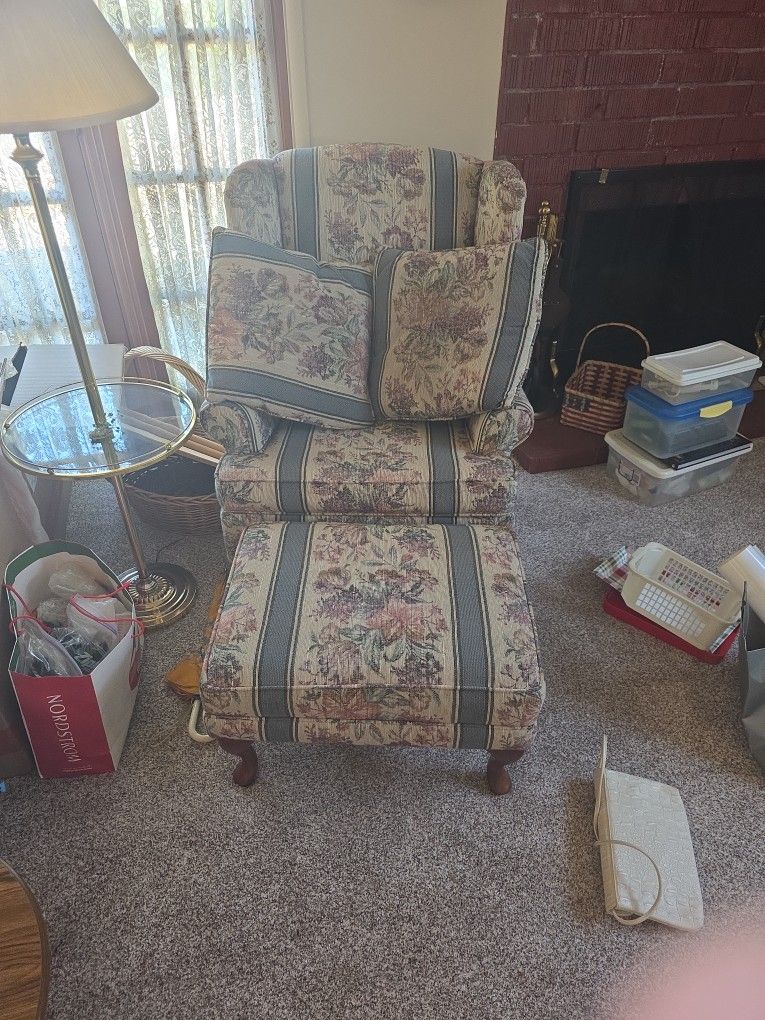 Chair With Ottoman