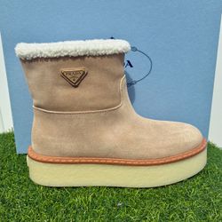 PRADA EVOLVE BEIGE SUEDE & GENUINE SHEARLING BOOTIE METAL TRIANGLE LOGO SZ 39.5