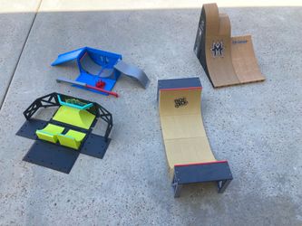 Tech deck skateboard toys ramps