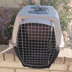 PET CARRIER / KENNEL
