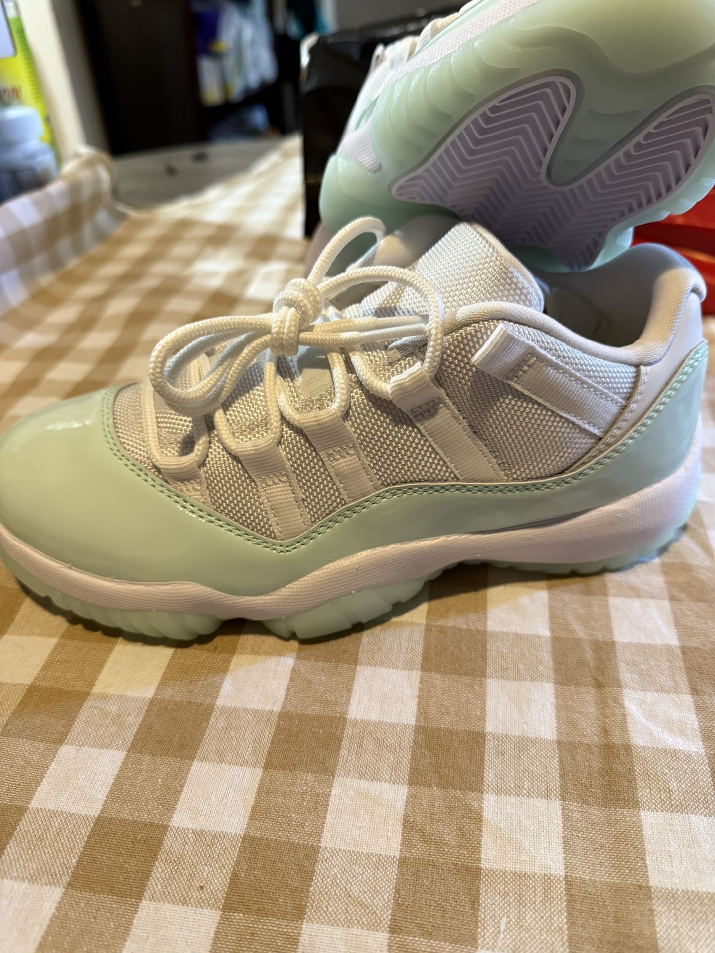 Air Jordan 11 Low Igloo