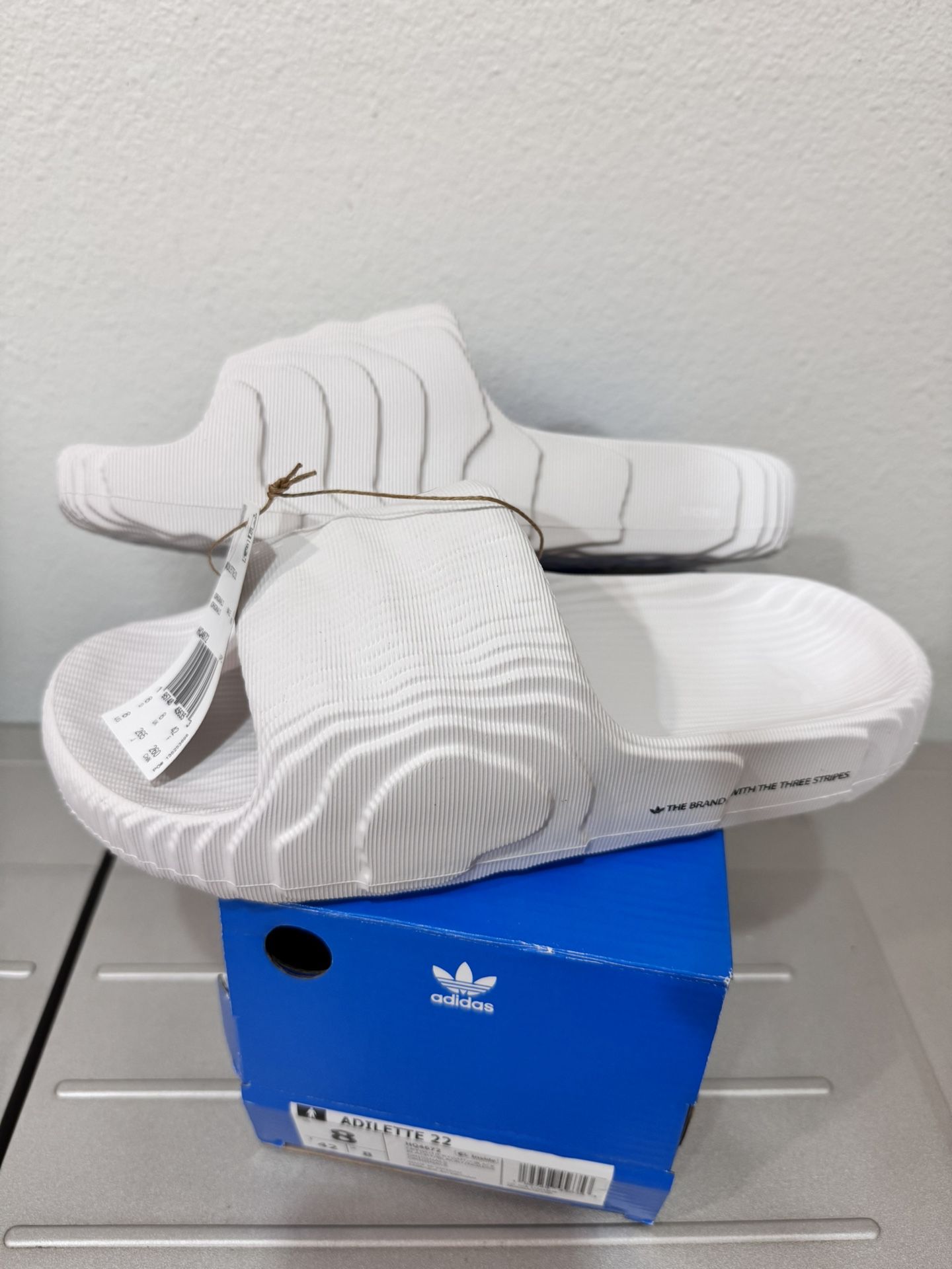 BRAND NEW ADIDAS ORIGINALS ADILETTE 22 SLIDES WHITE