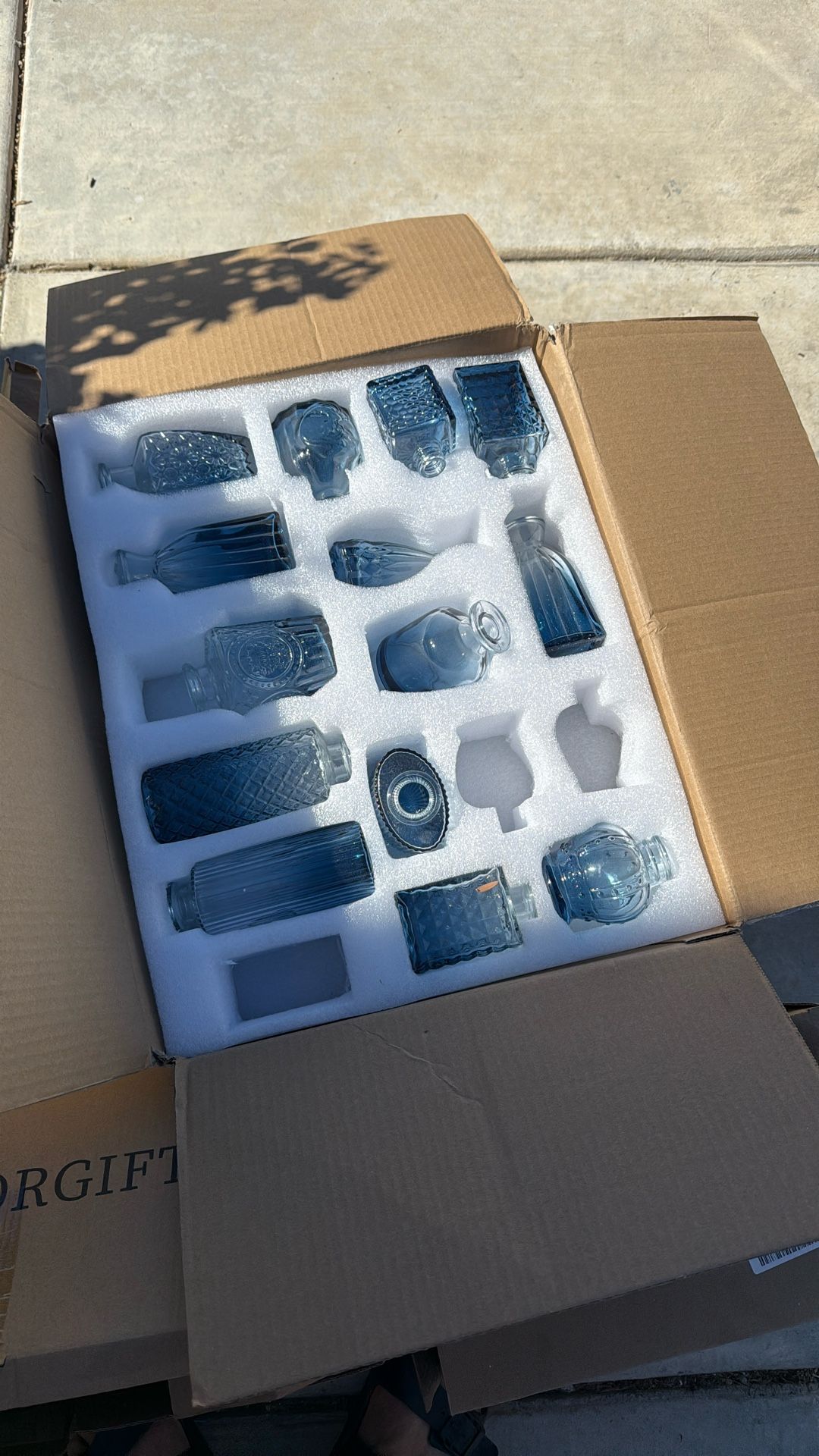 Free blue tablescape accents