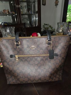 Handbag