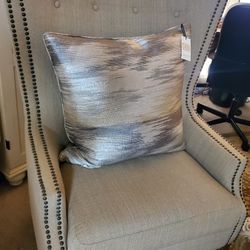 Gorgeous Extra Large wingback Tufted Linen Upholstered Arms Chair/one Chair