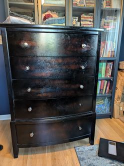Dresser and 2 nightstand set for sale