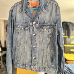 Levis Men's L Truckers Denim Stone Washed Jacket
