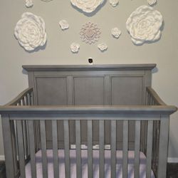 Newborn/ Toddler Crib Bed 