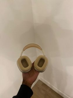 Cream AirPod Maxes