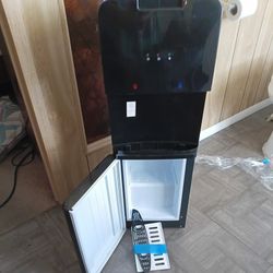  ***BRAND NEW*** Hot/Cold Water Dispenser***