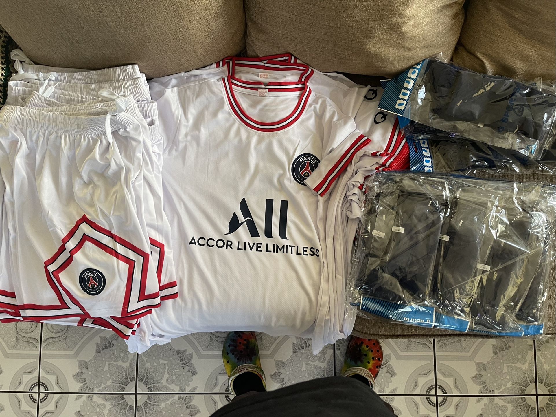 16 PSG SOCCER UNIFORMS / KITS (reps)