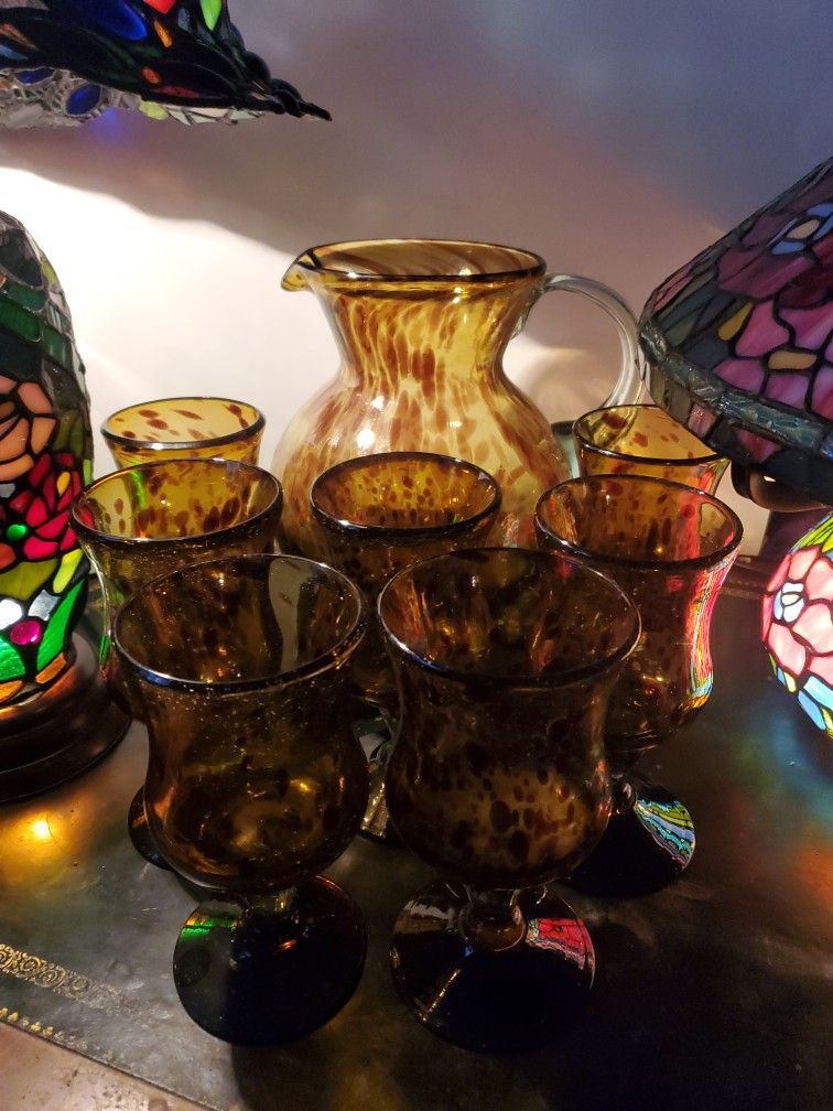 Vintage Beautiful Set Of Pitcher And 7 Awsome Glasses!