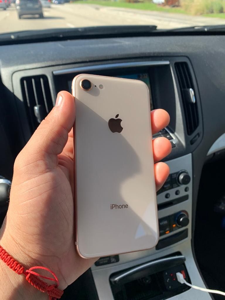 Phone 8 de 64 gb desbloqueado para todas las company