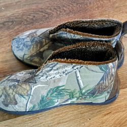 GUIDE GEAR WOMAN'S FOAM CAMO FUR SLIP•ON BOOTS SZ 10 PRE•OWNED