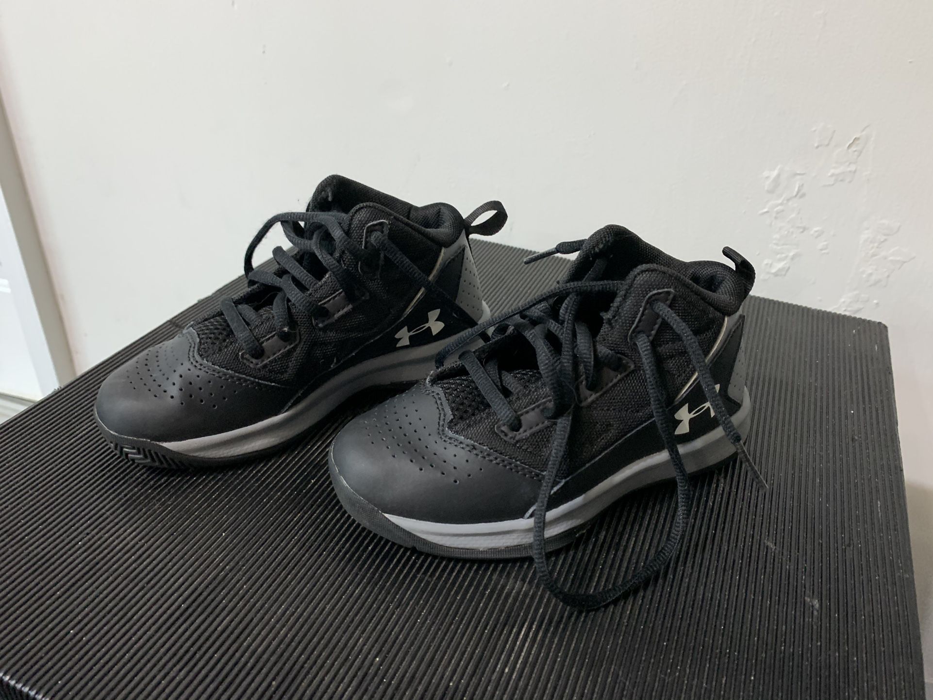 Under Armour Basketball Shoes - 11K - $10