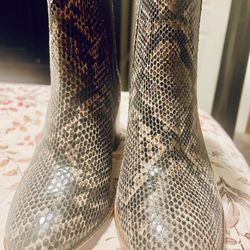 Chelsey Boots Size 7