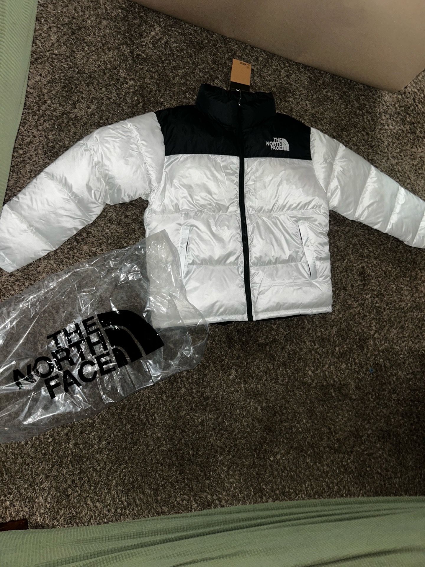 Size Large - White The North Face 700 Nupste Down Puffer Jacket