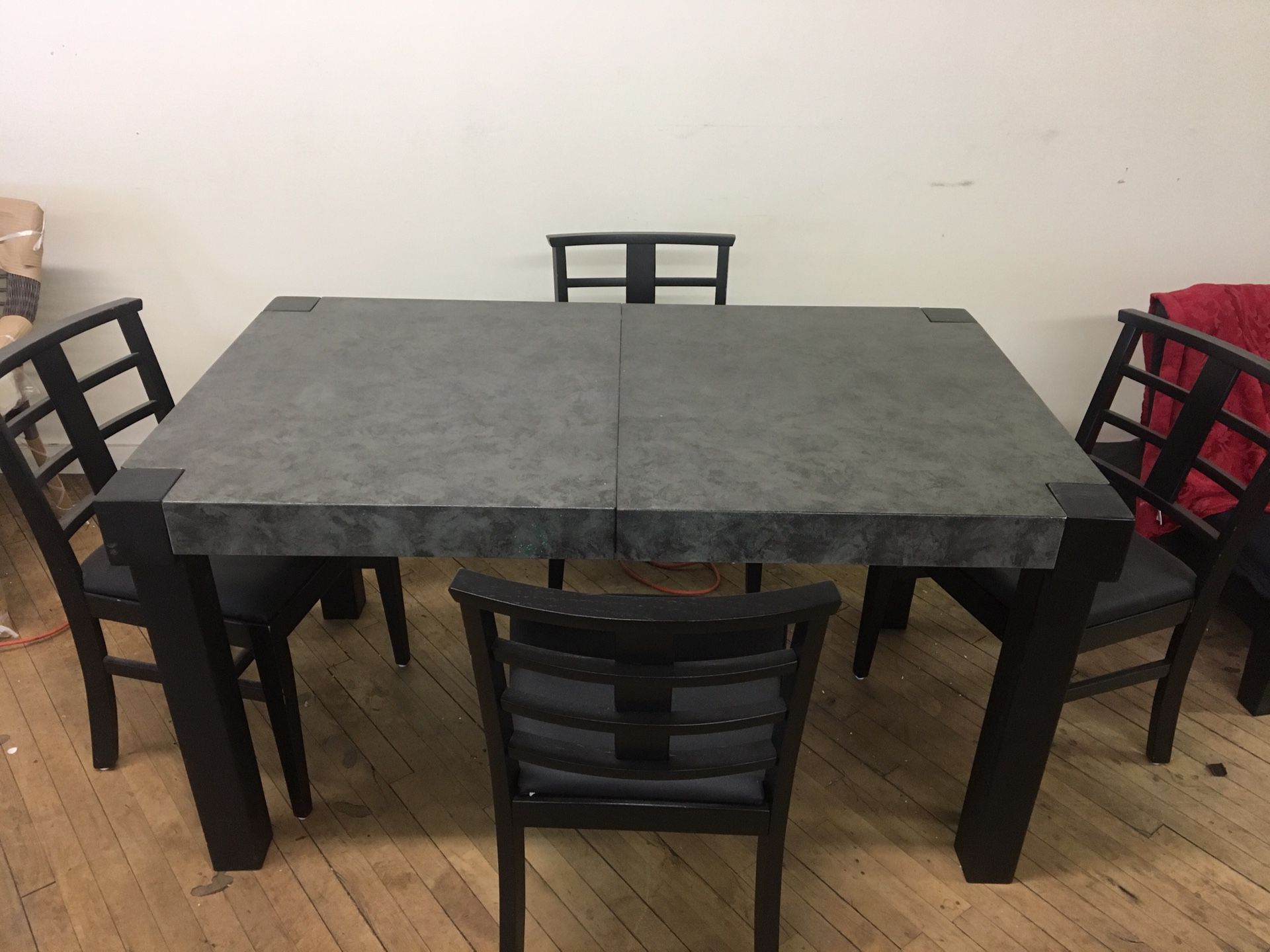 Contemporary expandable dining room table & chairs