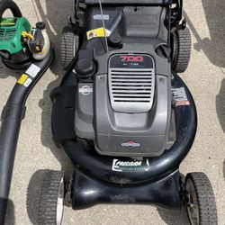 Lawnmowe And Blower